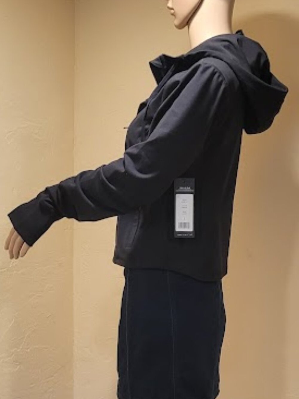NWT Yogalicious Lux Large black hoodie with thumbholes -super flattering cut